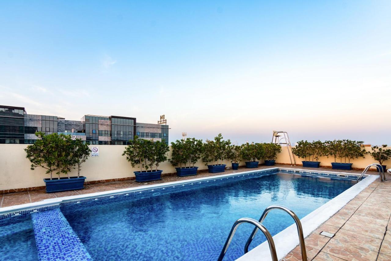 Icon Hotel Apartments Дубай Екстериор снимка