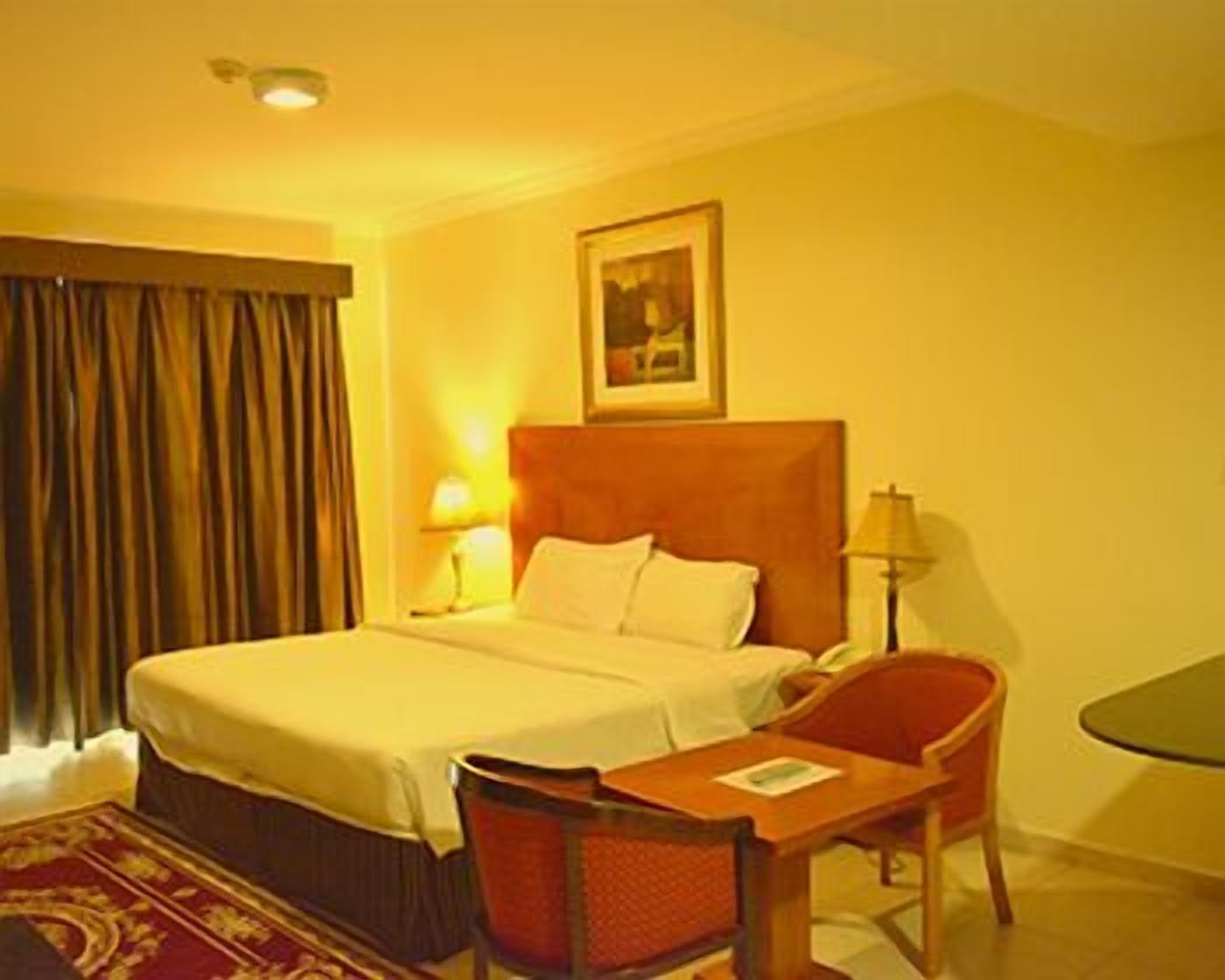 Icon Hotel Apartments Дубай Екстериор снимка