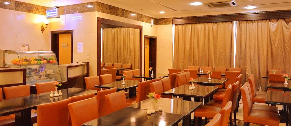 Icon Hotel Apartments Дубай Екстериор снимка