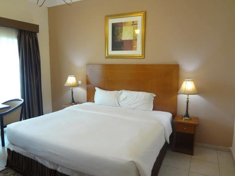 Icon Hotel Apartments Дубай Екстериор снимка